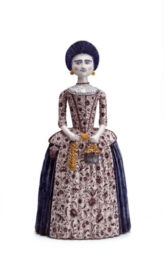 Beeld van een vrouw van Harlinger aardewerk, geschilderd omstreeks 1780