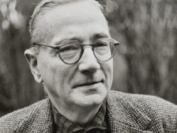 Portretfoto van Simon Vestdijk ( Harlingen 1898-Utrecht 1971).